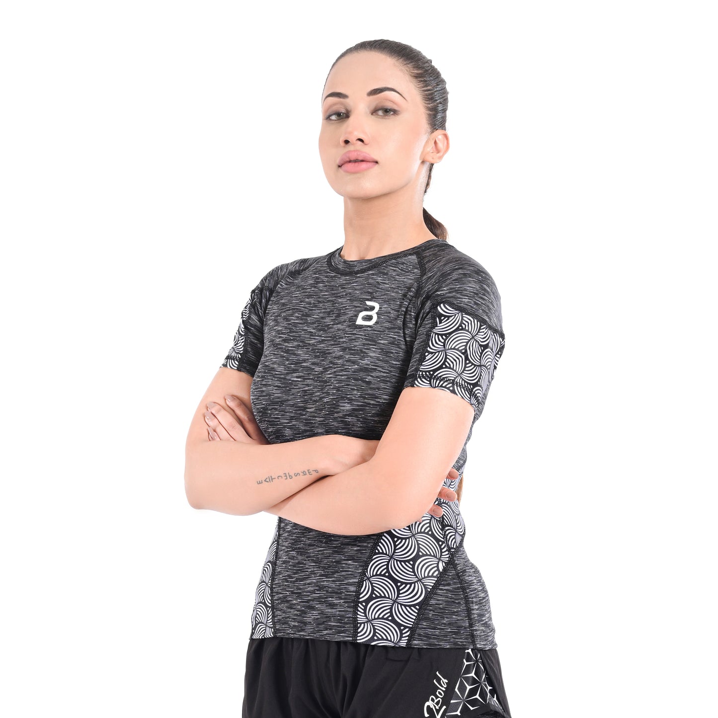 2Bold Grey Black Women’s Rash Guard –Long Sleeve Compression Shirt for MMA, BJJ, Yoga, Surf, Running & Gym Training Women Half sleeve Rash guard